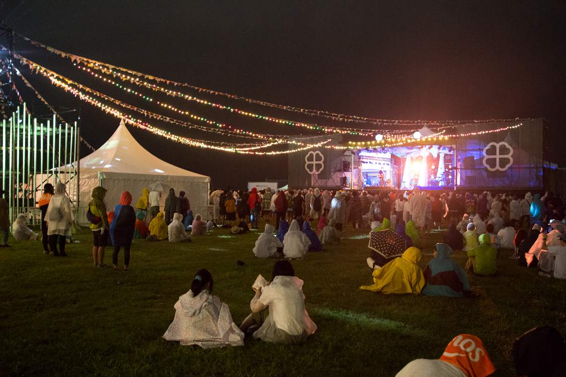 ガーデンステージ内。