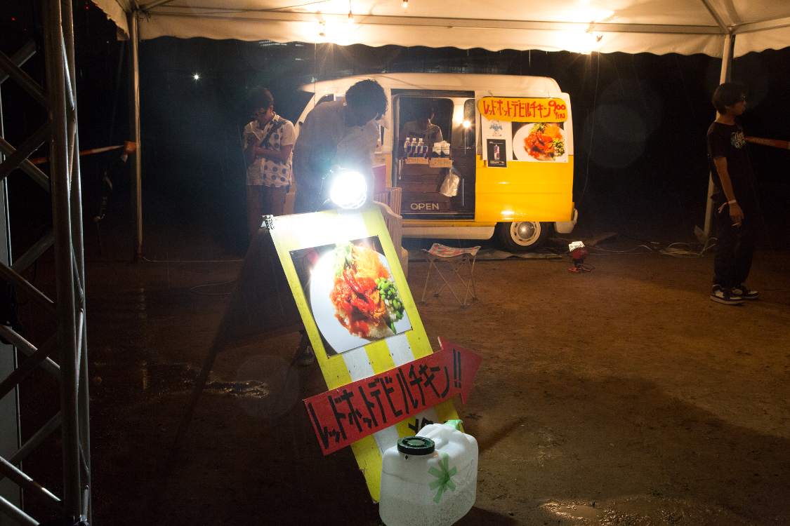 レッドホットデビルチキンのみ提供か。
