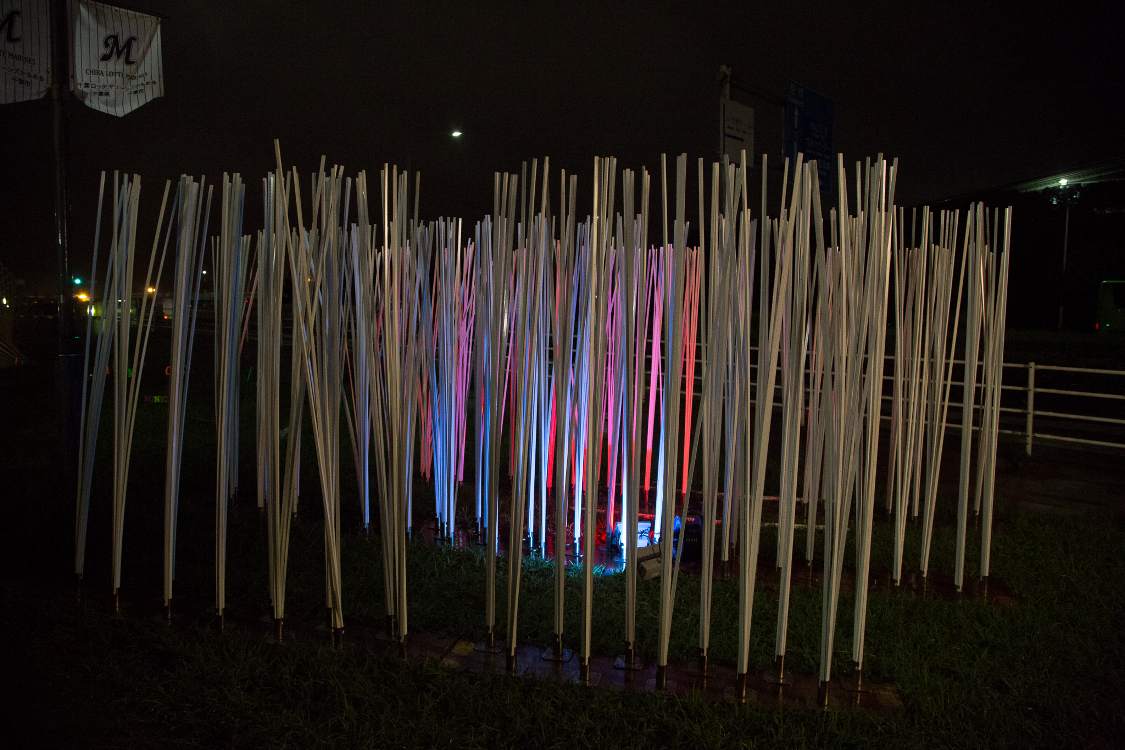 ガラス等を用いたアートで活動する生田目礼一の作品。