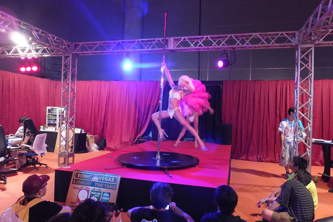 複数の人が交代で出てきます。