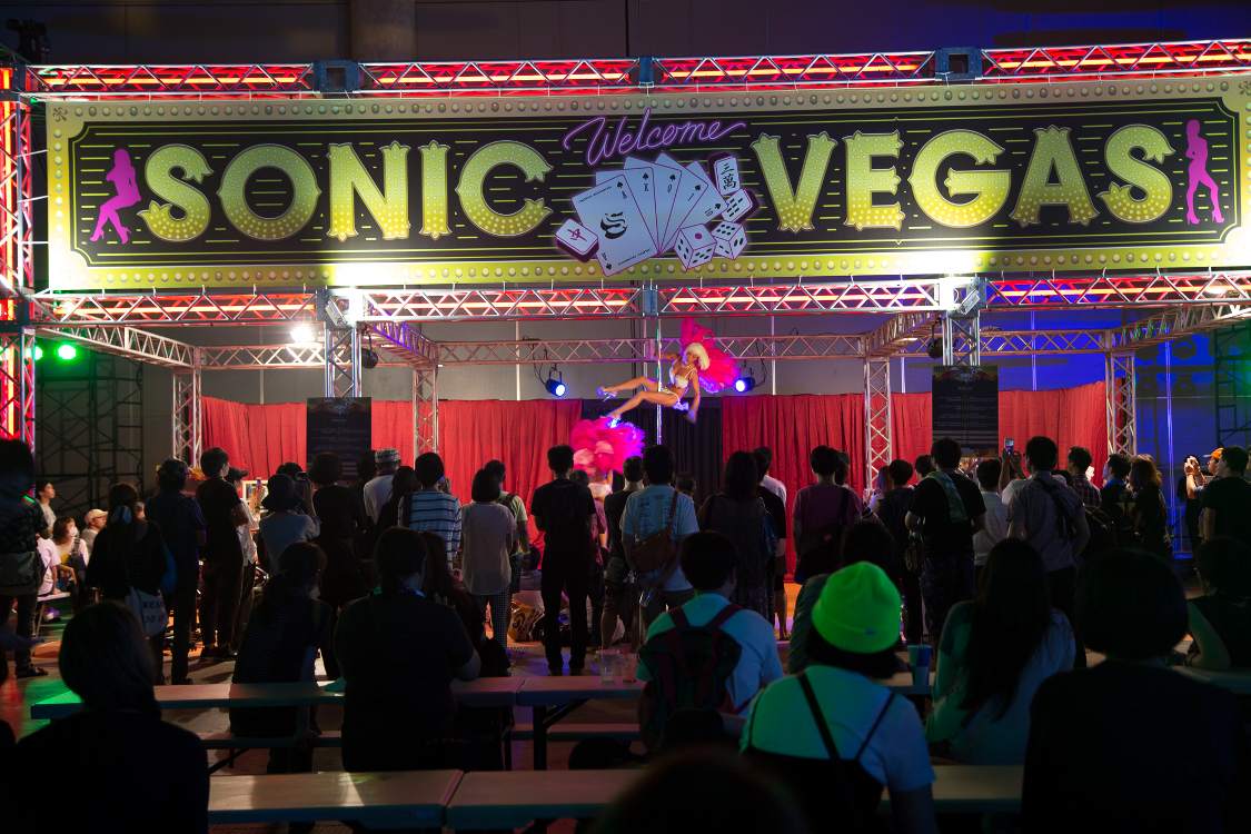 幕張メッセ内のソニックベガス。初日の深夜。