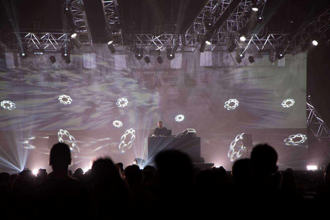 午前4時55分ごろ。ほぼ終演間際です。