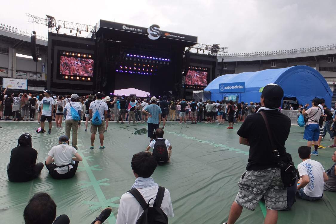 ロイヤル・ブラッドのころ。後方は空いていました。