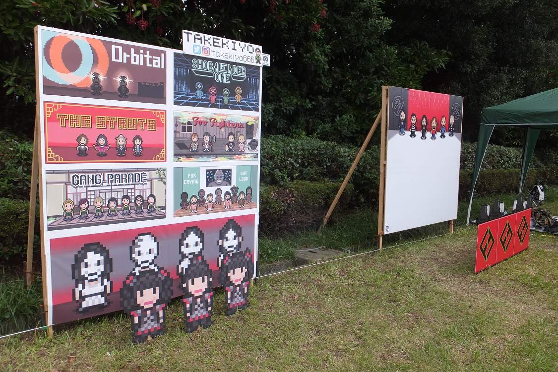 右はフー・ファイターズ。写真撮影ができるようになっています。