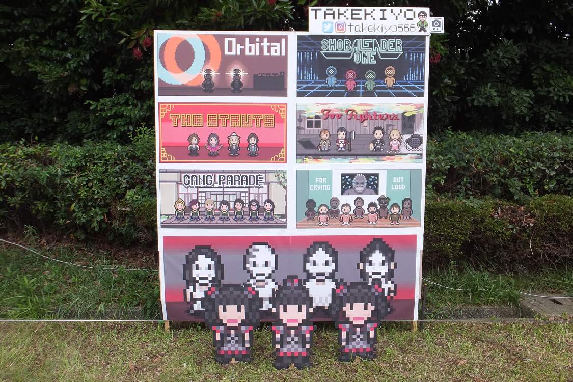 80年代のテレビゲームを模したような、サマーソニック出演者のイラスト。