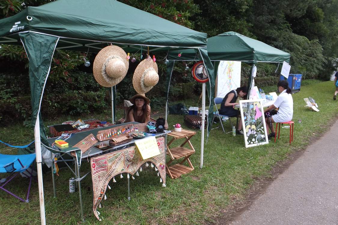 イラストレーター等のテント。