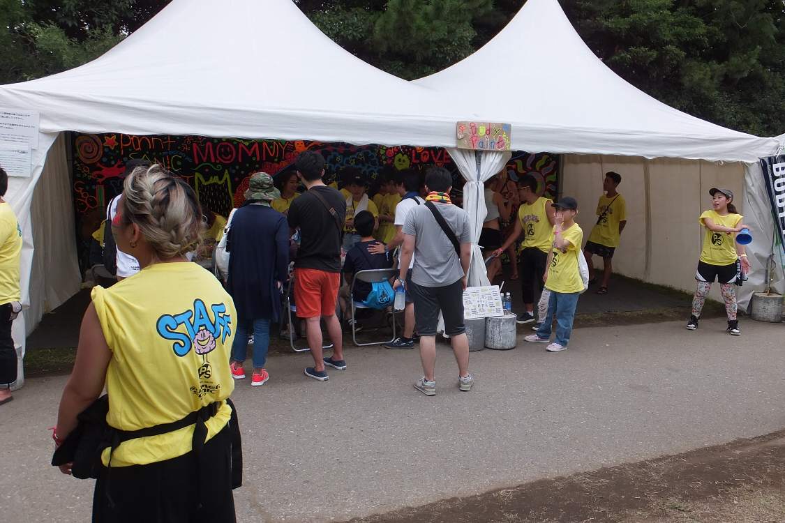 ボディーペイントのテント。