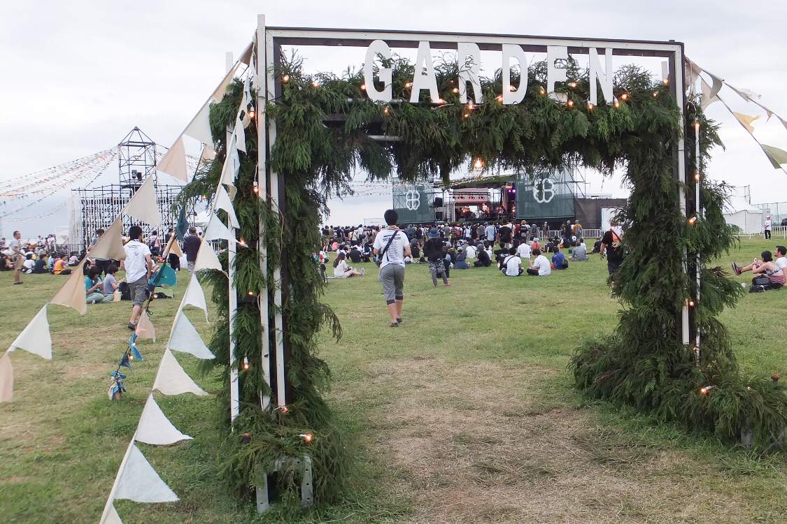 ガーデンステージとシーサイドビレッジの共通ゲート、手荷物検査のゲートをくぐって、さらにガーデンステージのゲートがありました。くぐらなければいけないようなゲートではないので、写真撮影用か。