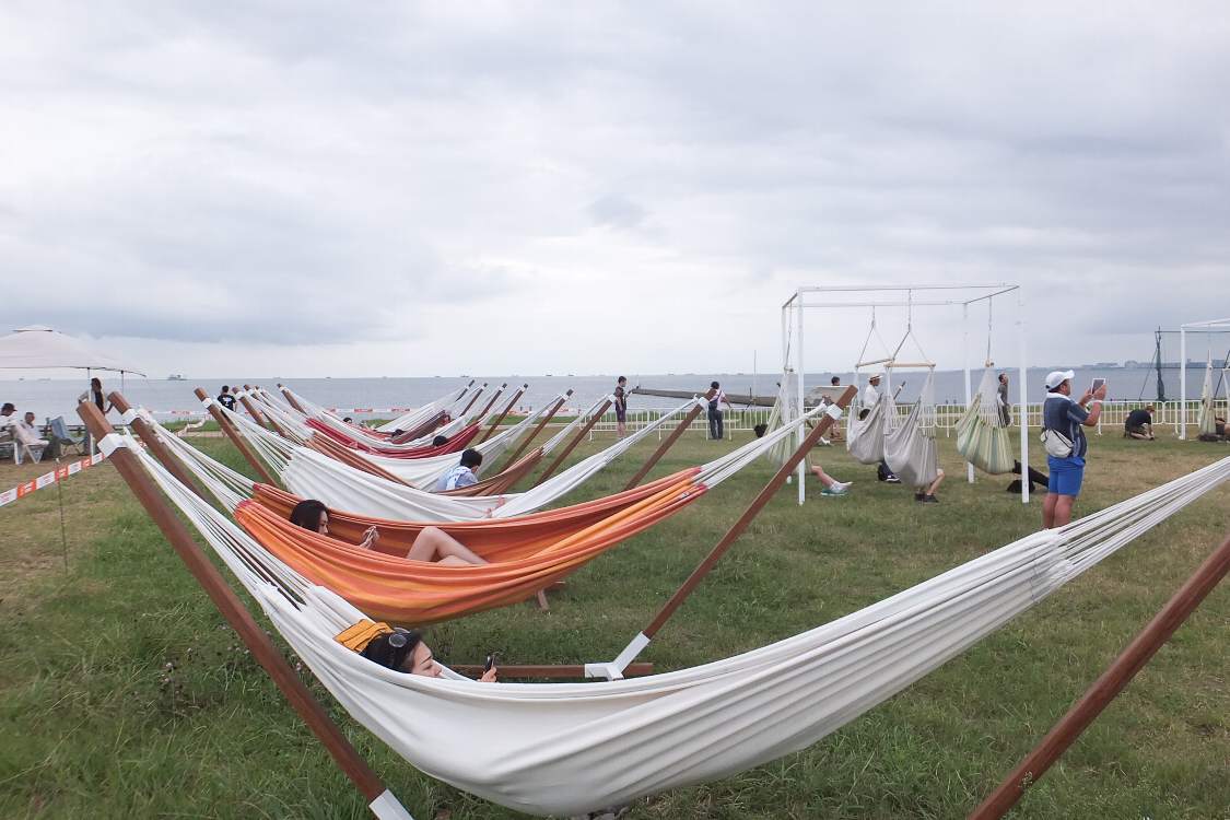 ステージ北側のハンモック。