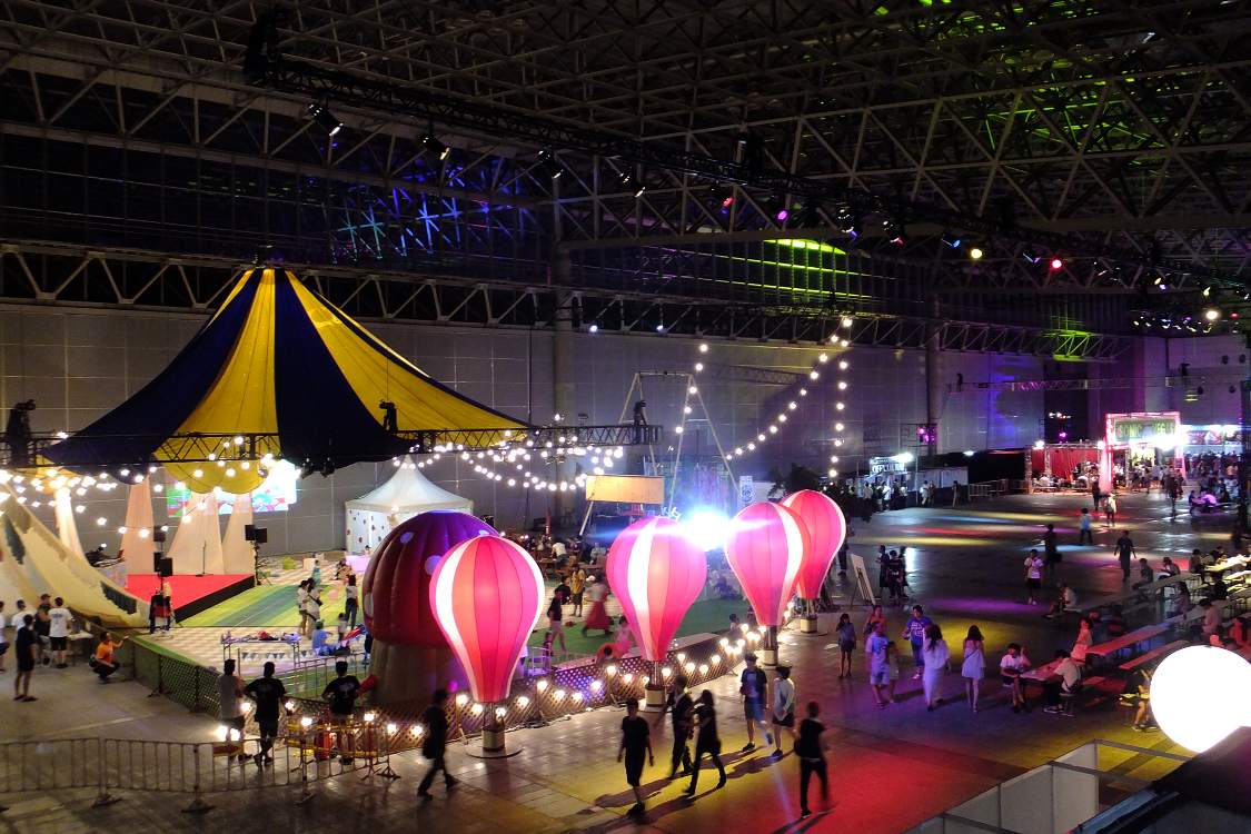 奥にソニックベガスがあります。幼稚園の隣に風俗店があるような配置です。