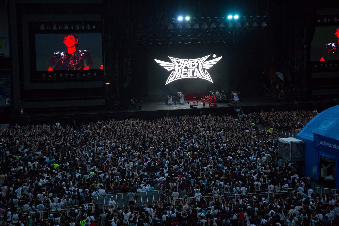 マリンステージ2日目の公演。ベビーメタル。