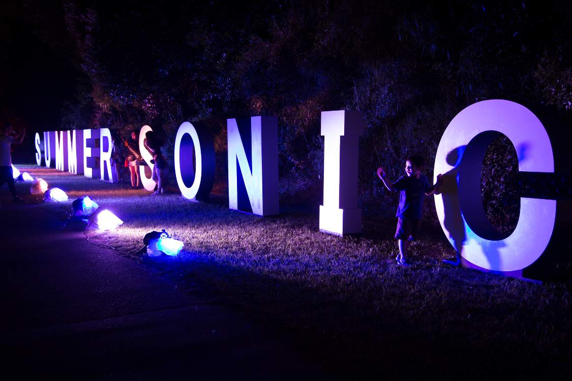 サマーソニックの文字のオブジェ。記念撮影多数。