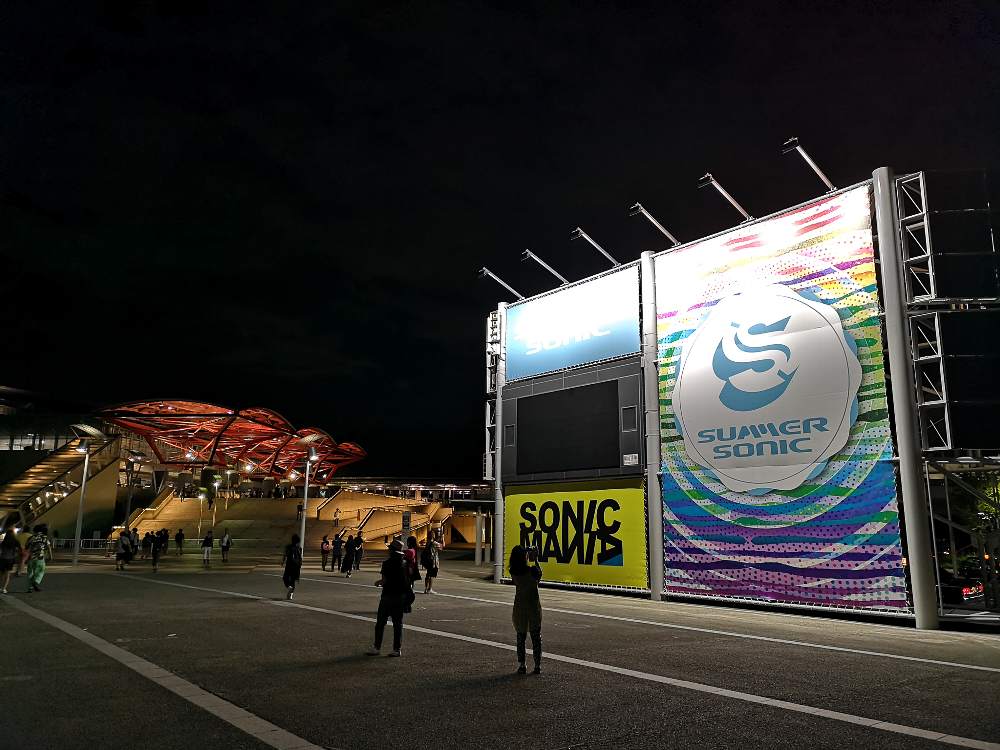 サマーソニックの看板。左下にソニックマニア。