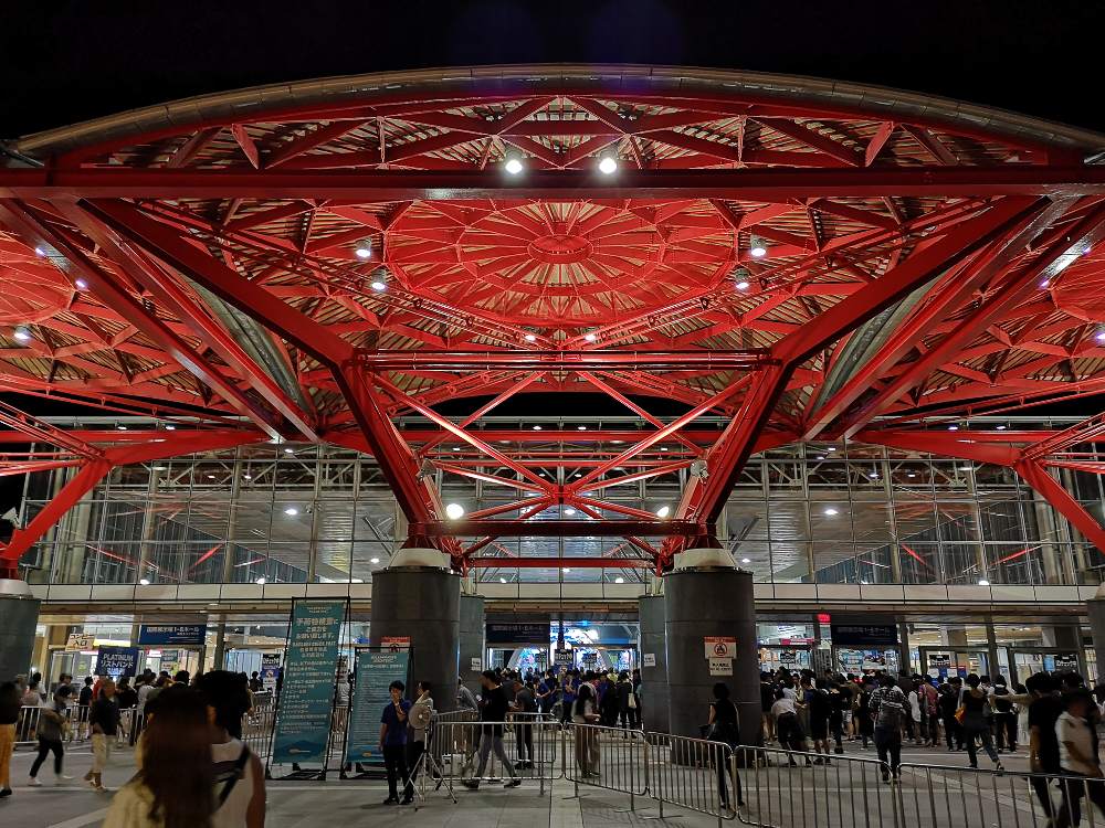 幕張メッセ入り口。