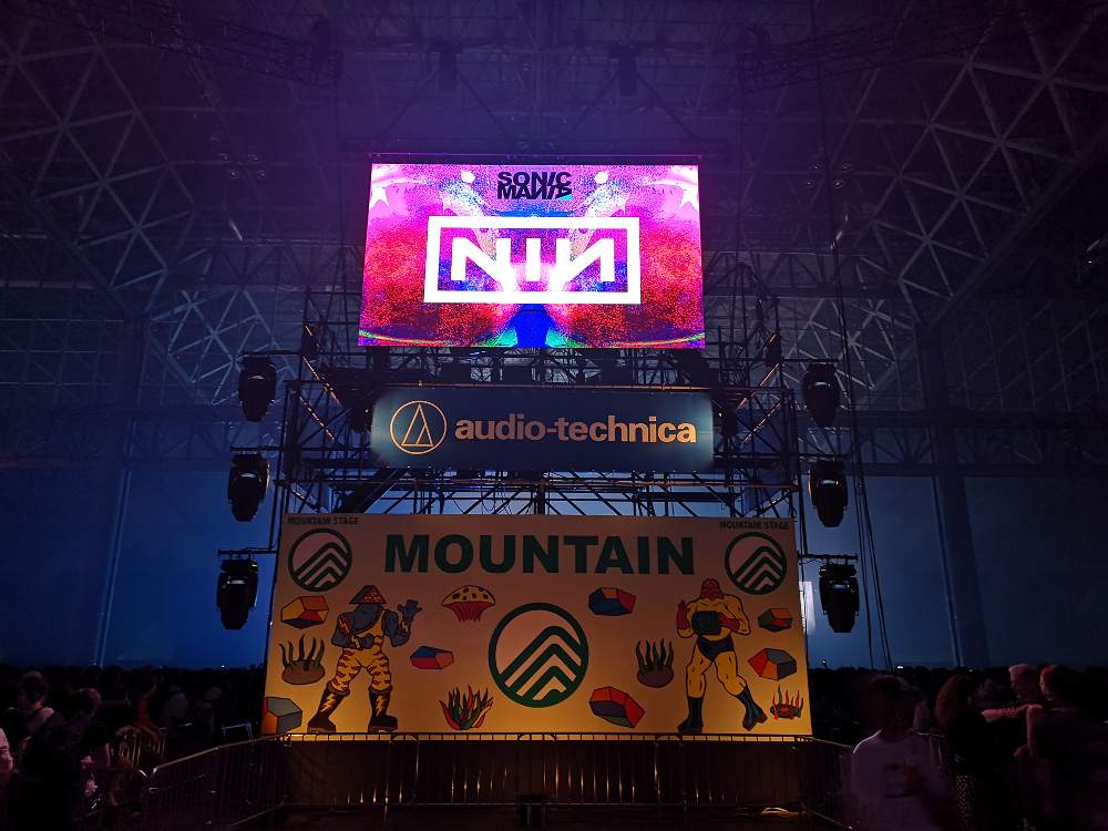 ソニックマニアのメインアーティスト、ナイン・インチ・ネイルズ。