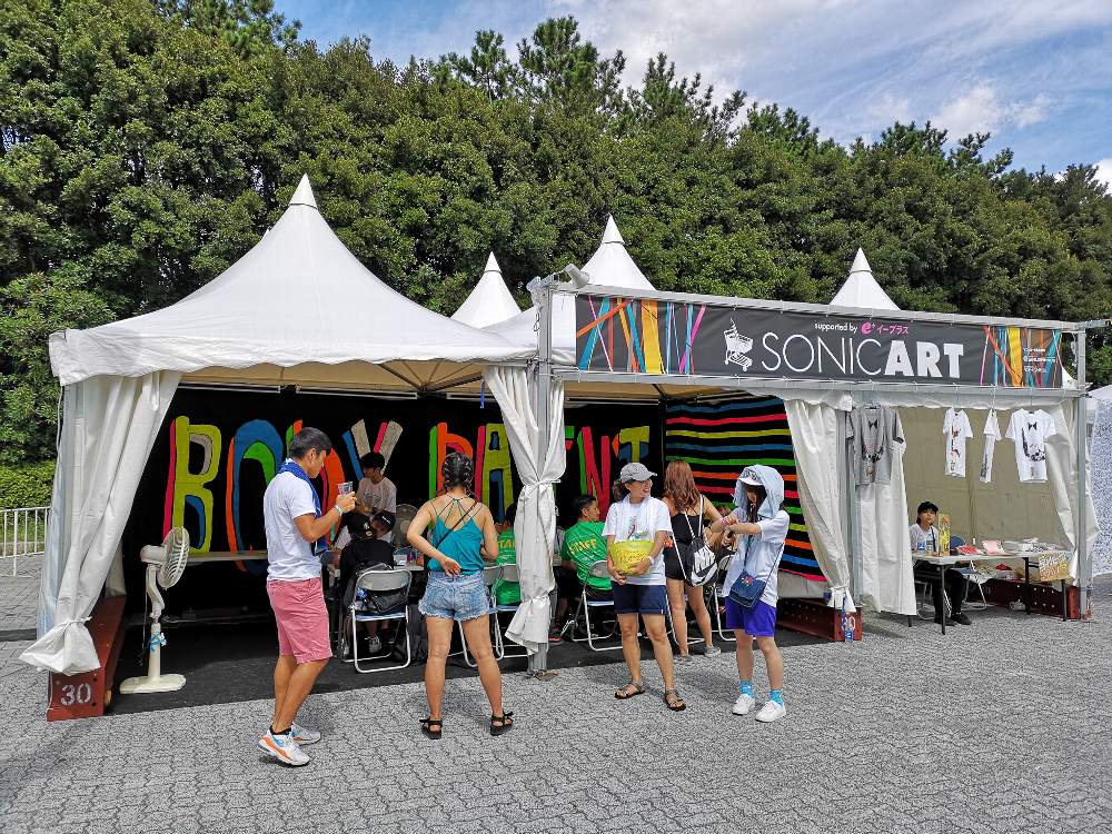 ソニッカートのボディーペイント。