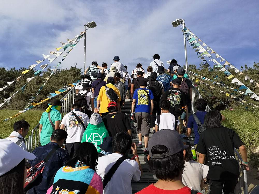 ビーチステージからマリンステージエリアへ2。