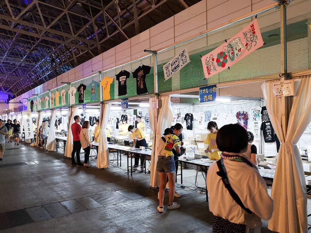 アーティストグッズ売り場。