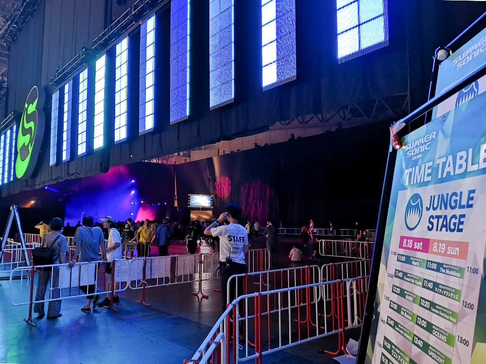 サマーソニックで最も小さいジャングルステージ。アイドルグループが多い。