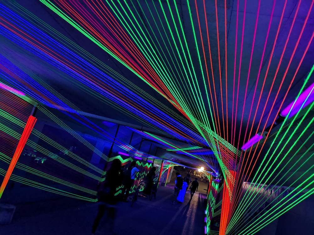 1本ずつ糸を張っています。