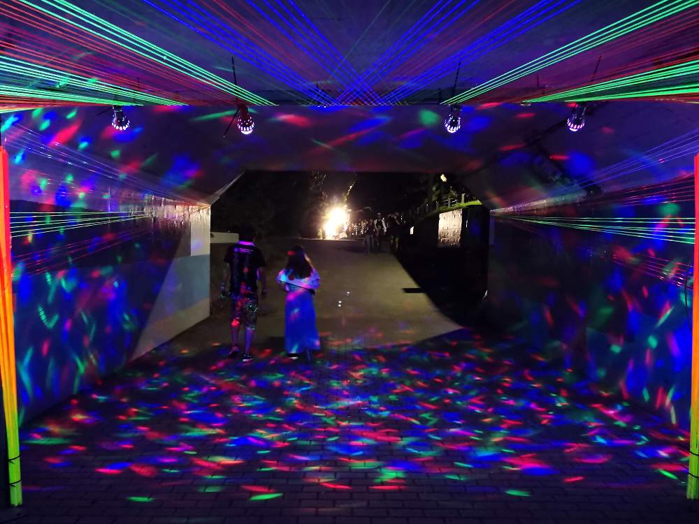 地下通路の出口。