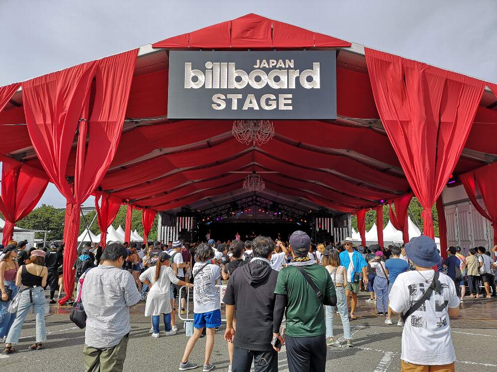 マリンステージエリアのビルボードジャパンステージ。