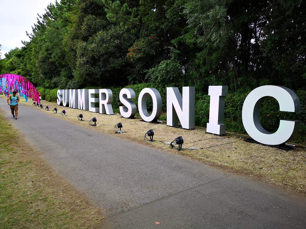 入場ゲート近くの造形物。例年同じ位置に置かれます。