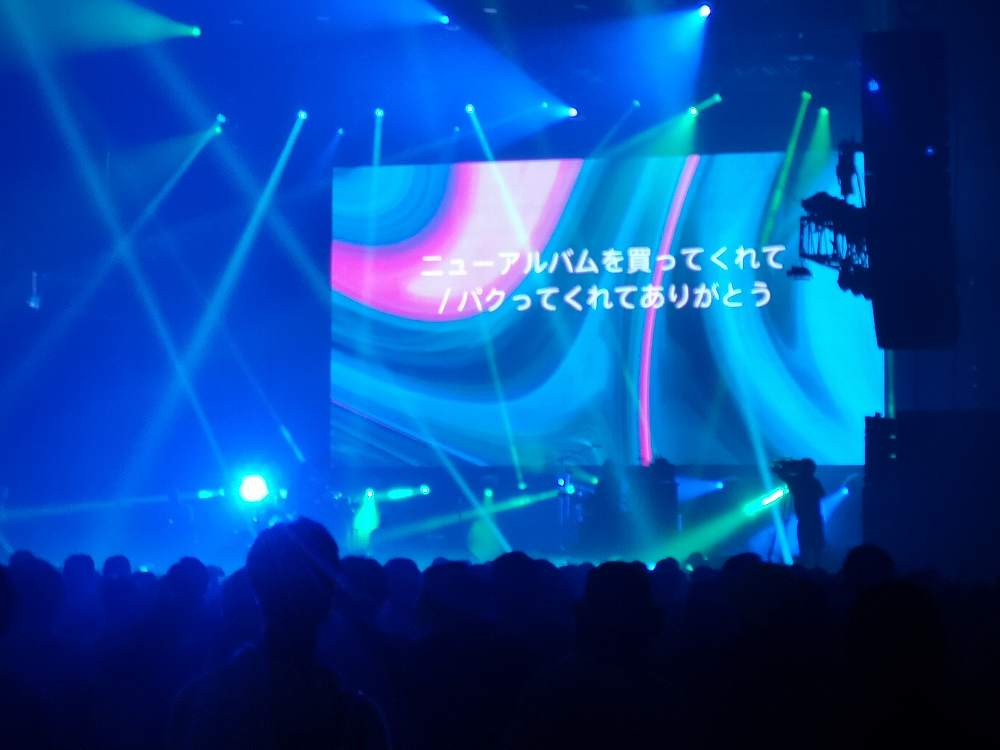 ポルトガル・ザ・マン。客は外国人が多い。