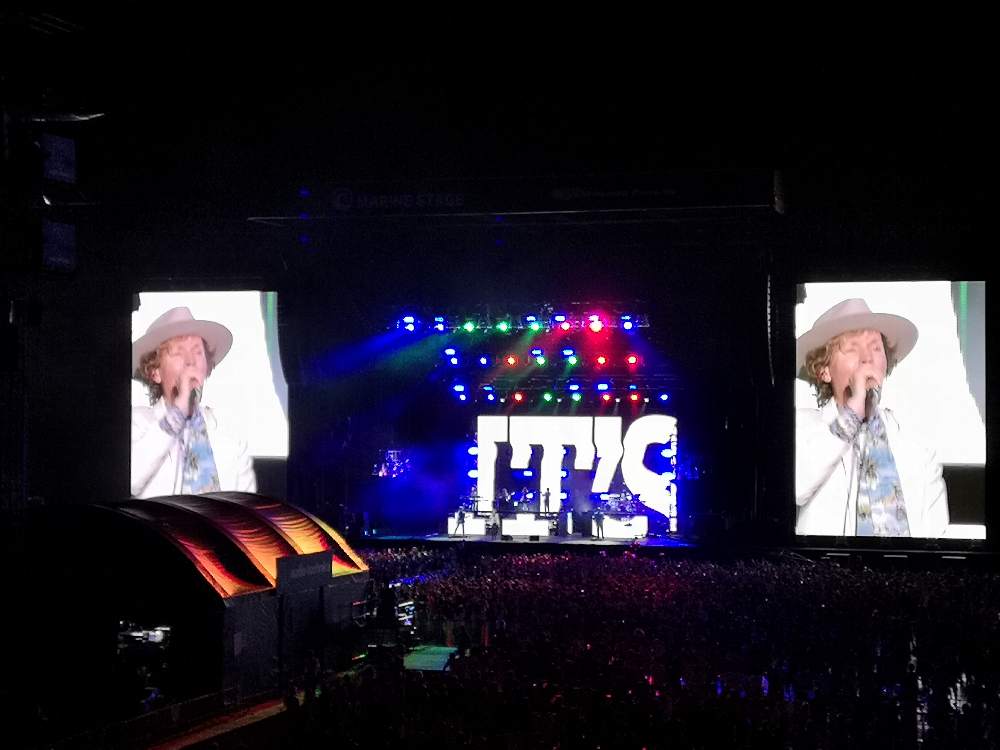 最後は白いジャケットと帽子でした。