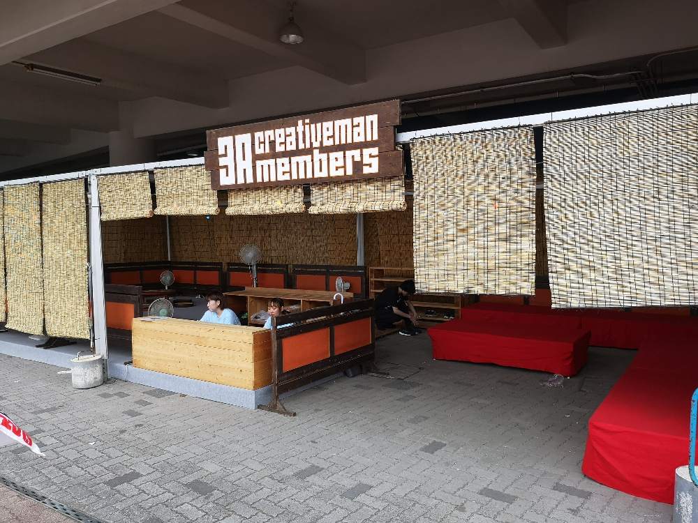 扇風機がある会員向け休憩所。