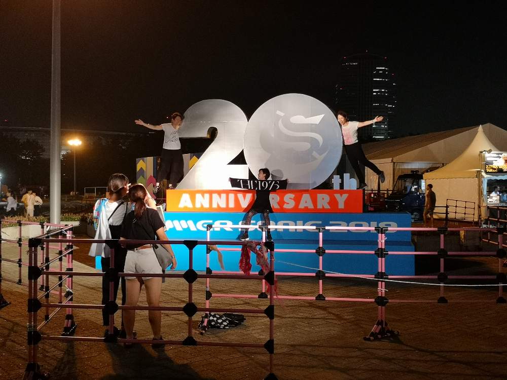 20周年のオブジェ。