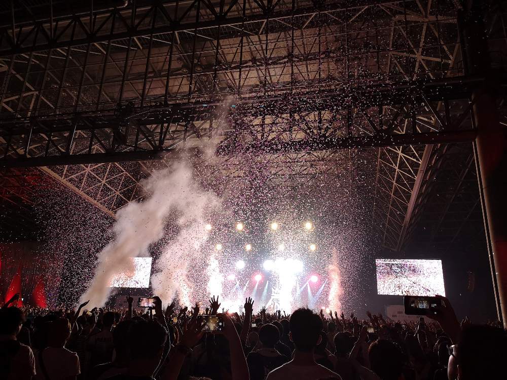 紙吹雪の演出。