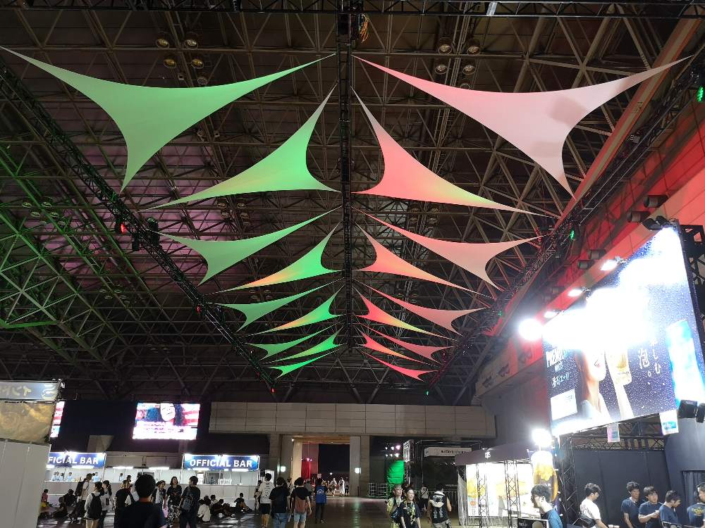 メッセの屋根の装飾。