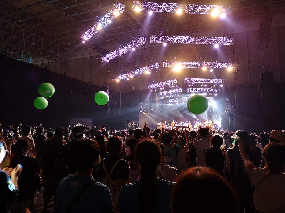 大きな玉が飛んできました。