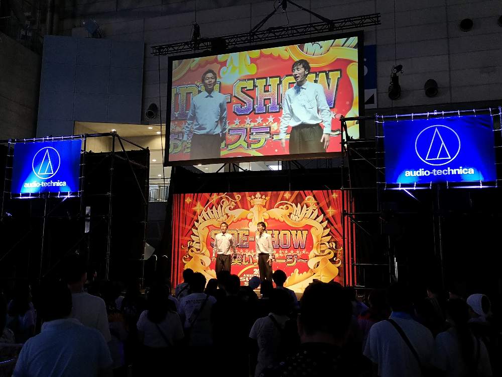 サイドショーステージ。お笑い中心です。