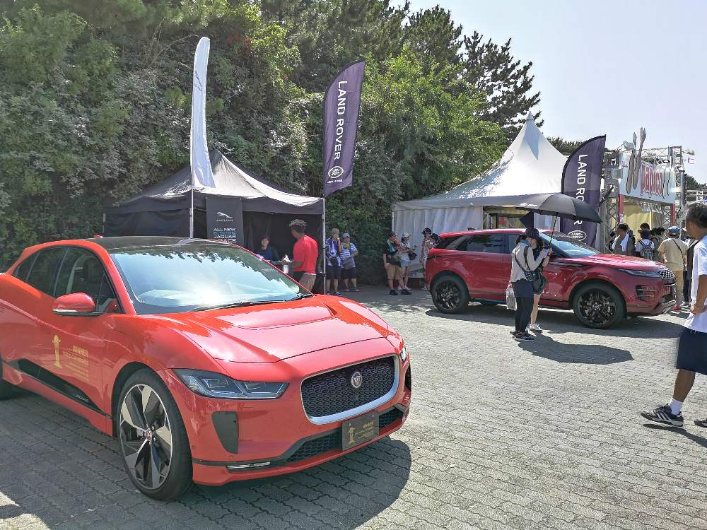 ランドローバー。