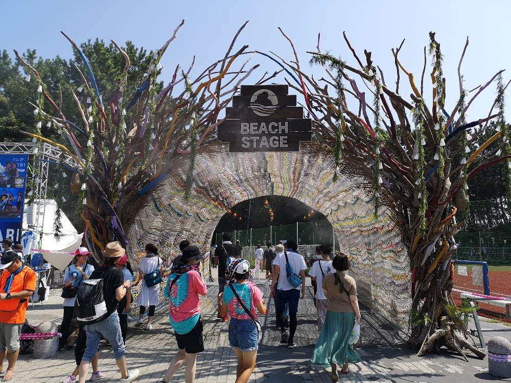 ビーチステージのゲート。