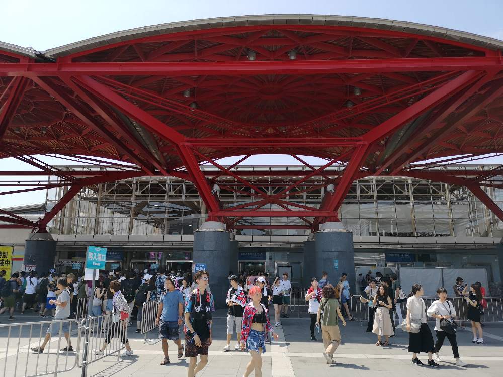 幕張メッセ入り口。