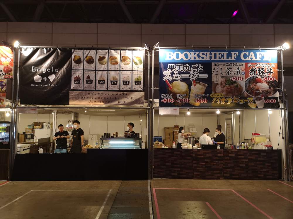 ジェラートとブックシェルフカフェ。