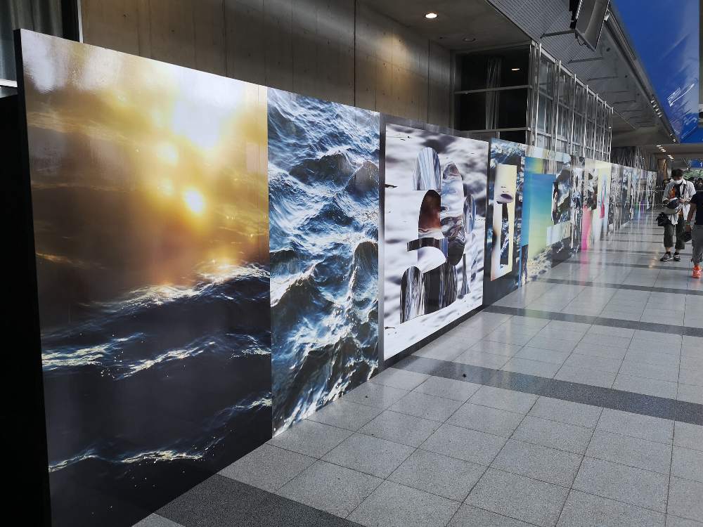 写真やデザイン展示は事前に作成した作品を展示。