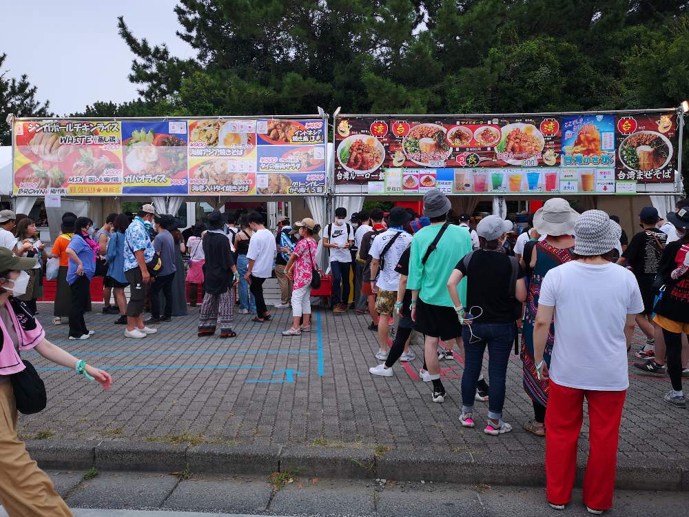 鶏飯店と長城菜館。