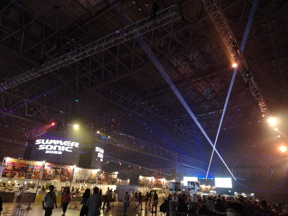 飲食店スペース。