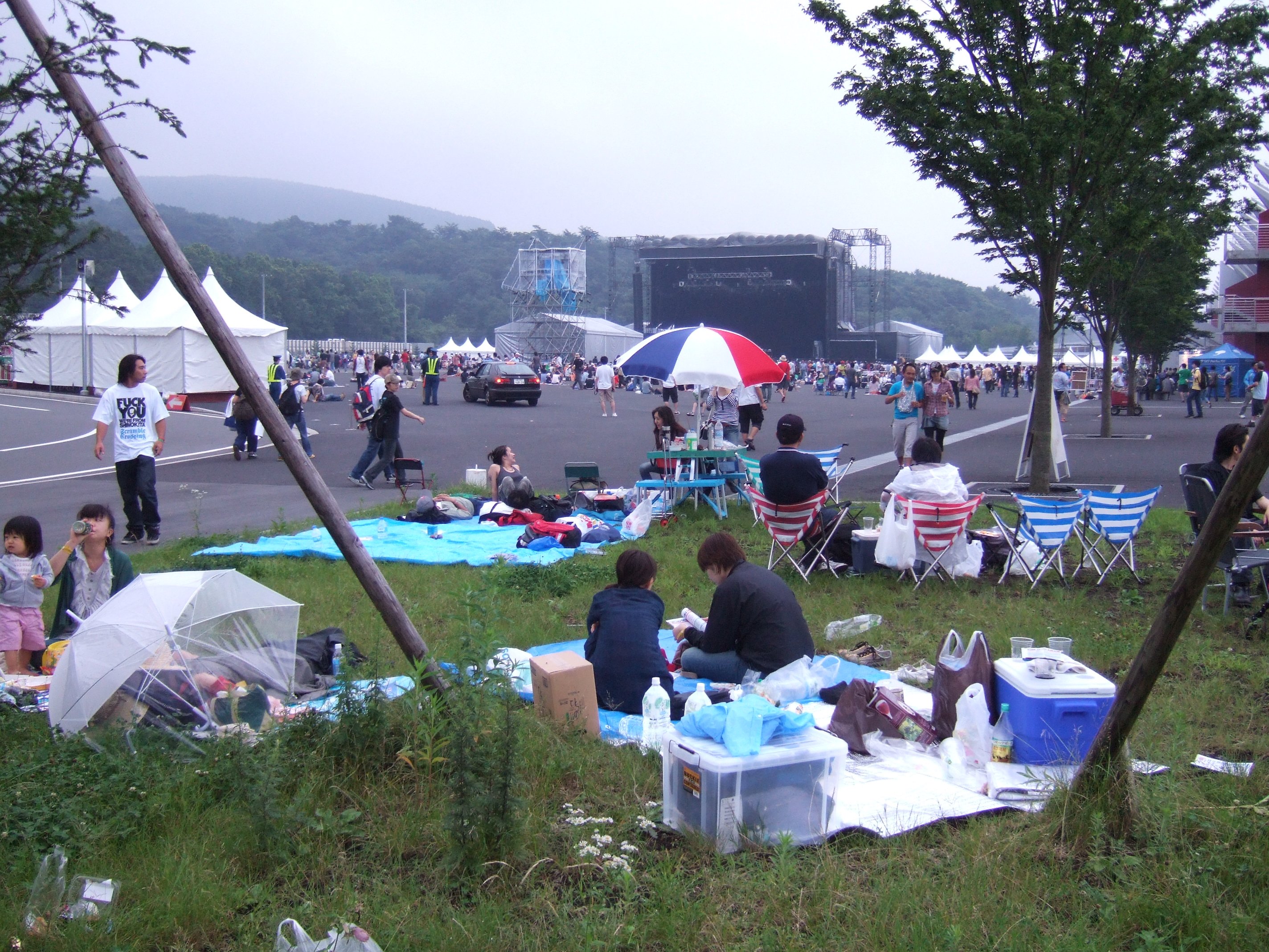 モビリタ・ステージが見える最後方の位置。右側にメーン・スタンドが見えます。