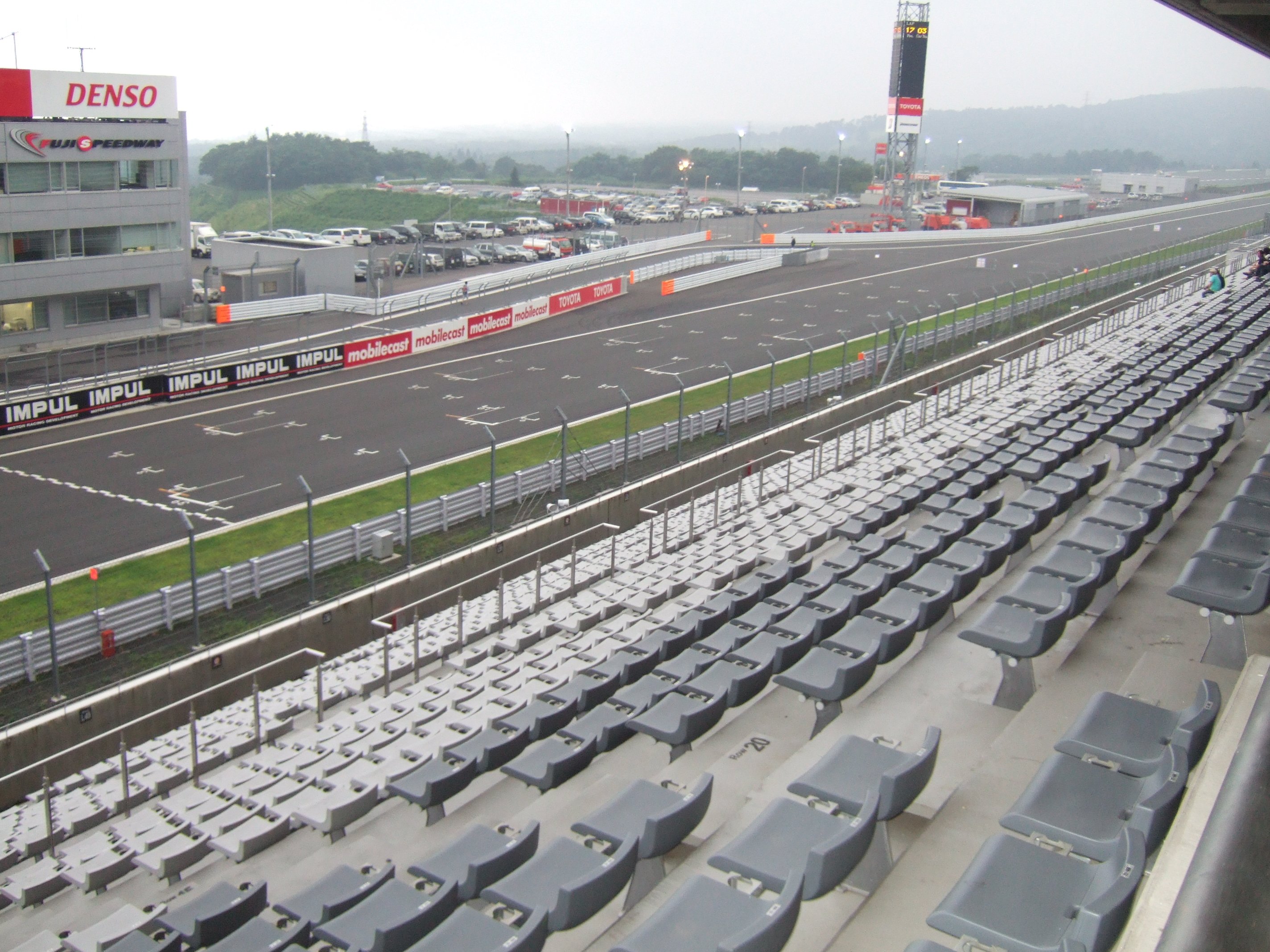 富士スピードウェイのメーン・ストレート。