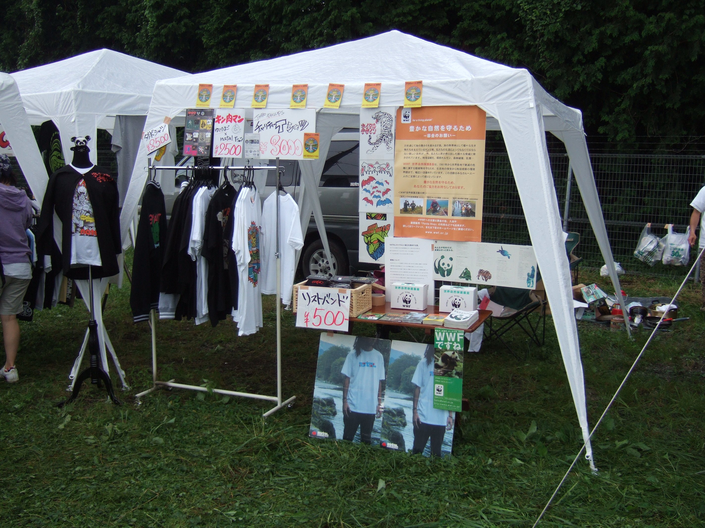 自然保護を訴える服飾店。